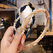 Load image into Gallery viewer, Harrods Pearl Headband
